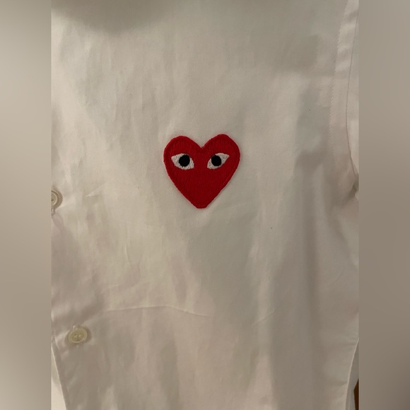 COMME DES GARÇONS PLAY
White & Red Heart Patch Shirt - Picture 9 of 9